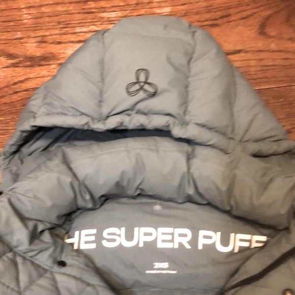 Aritzia TNA The Super Puff shortie Evening Dove sold out online worn once! - Picture 4 of 12